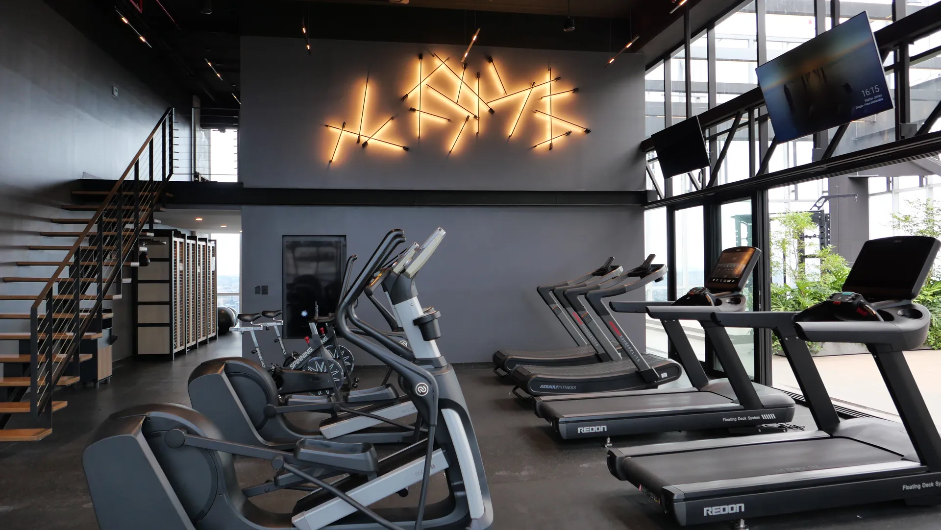 Gym equipado