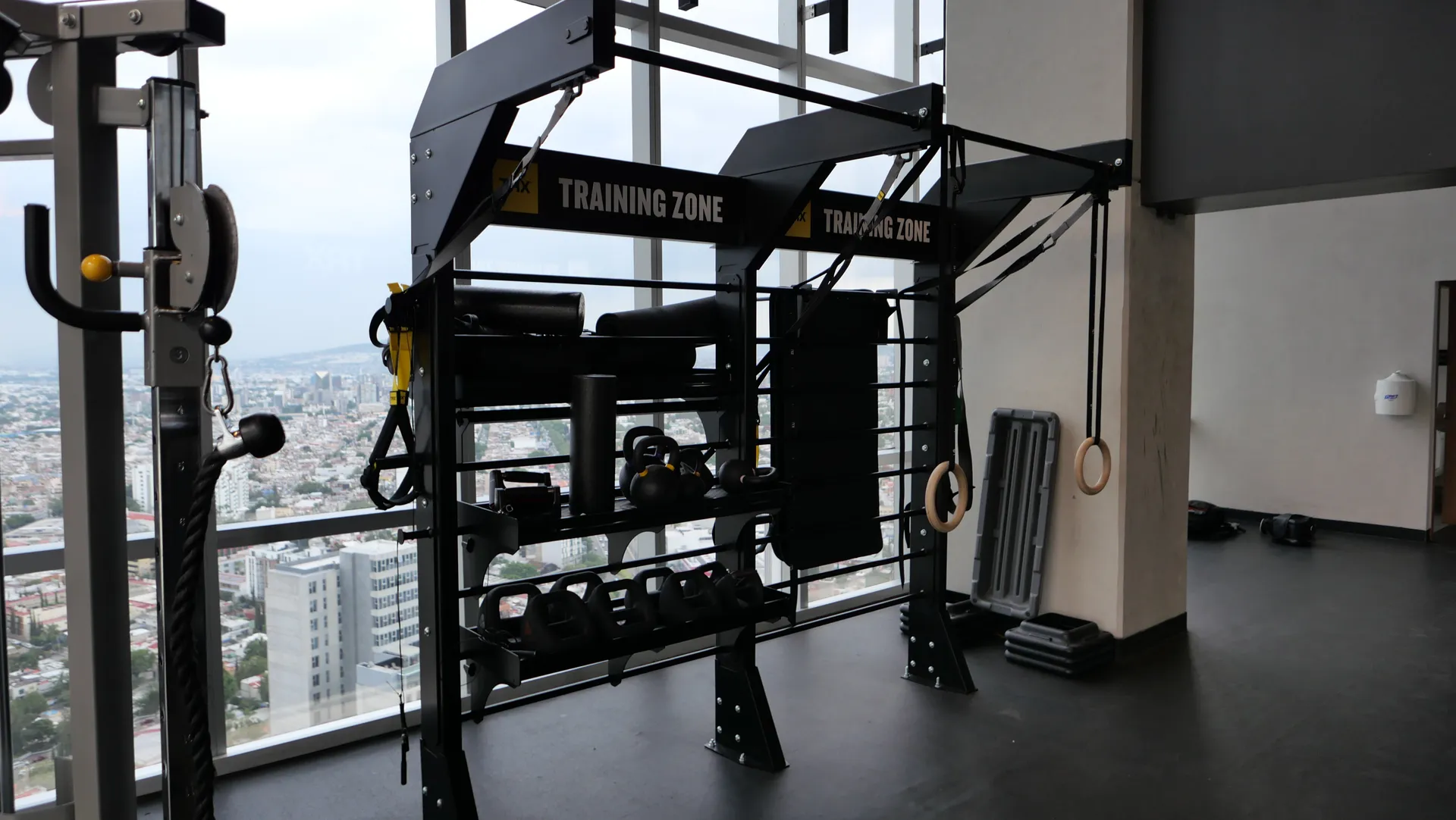 Gym equipado