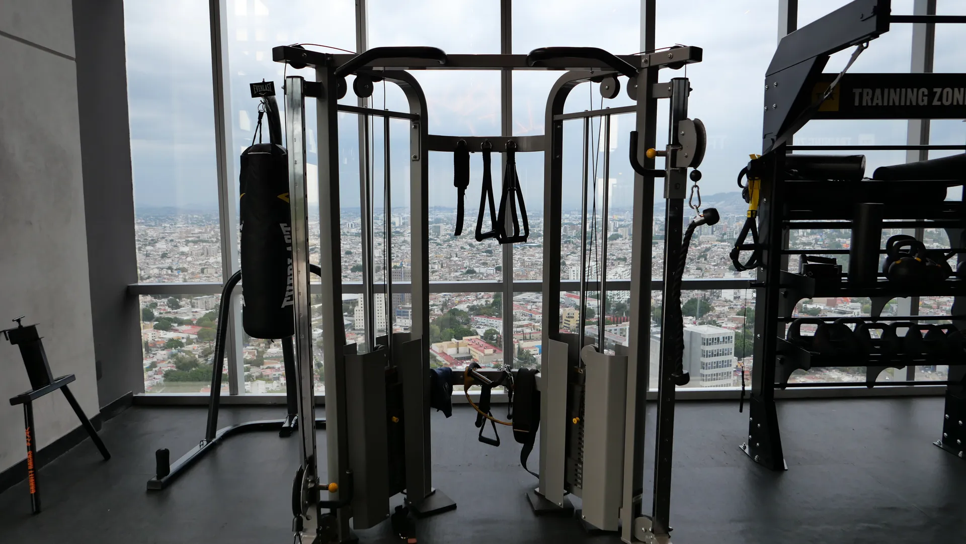 Gym equipado