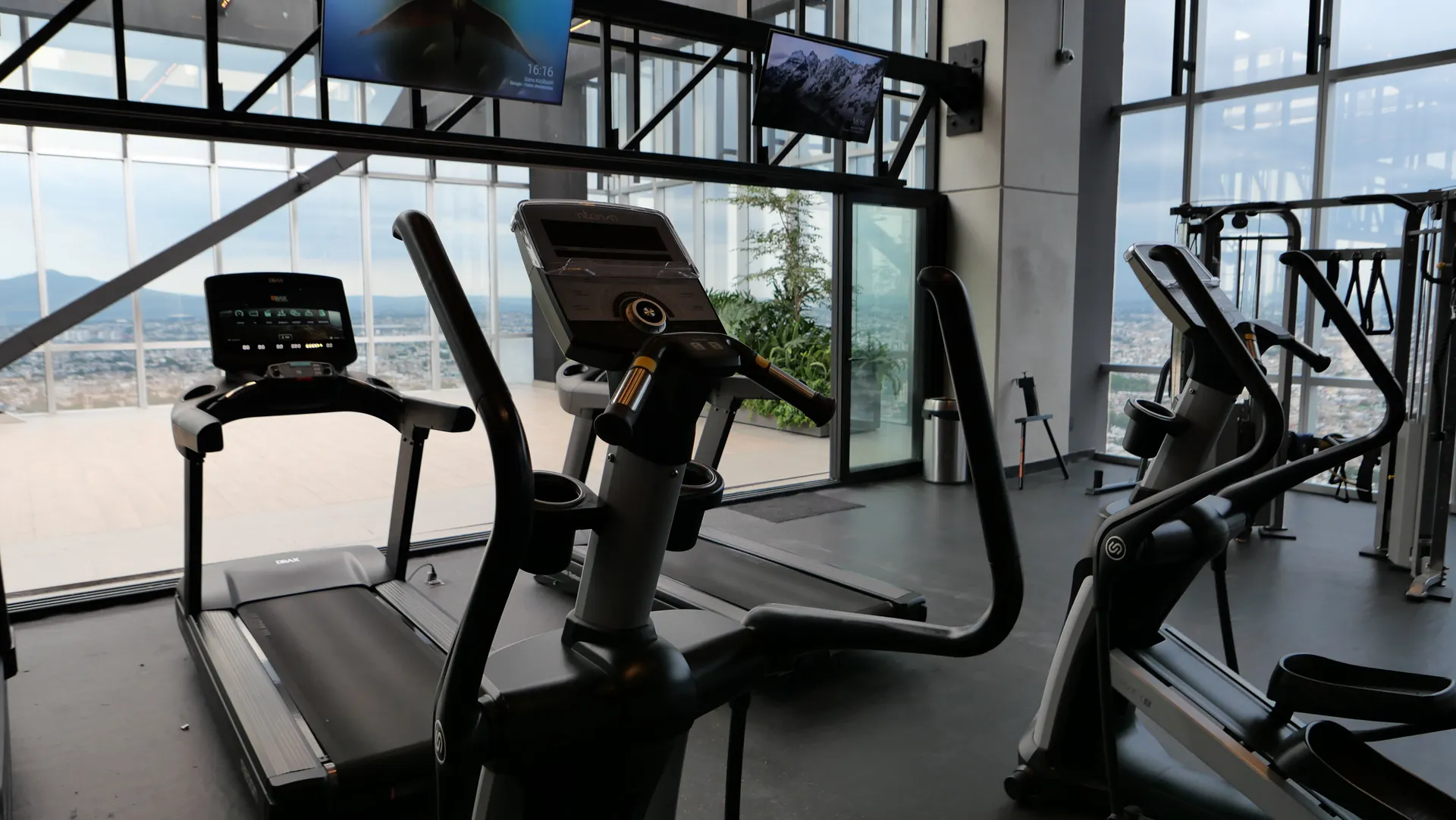 Gym equipado