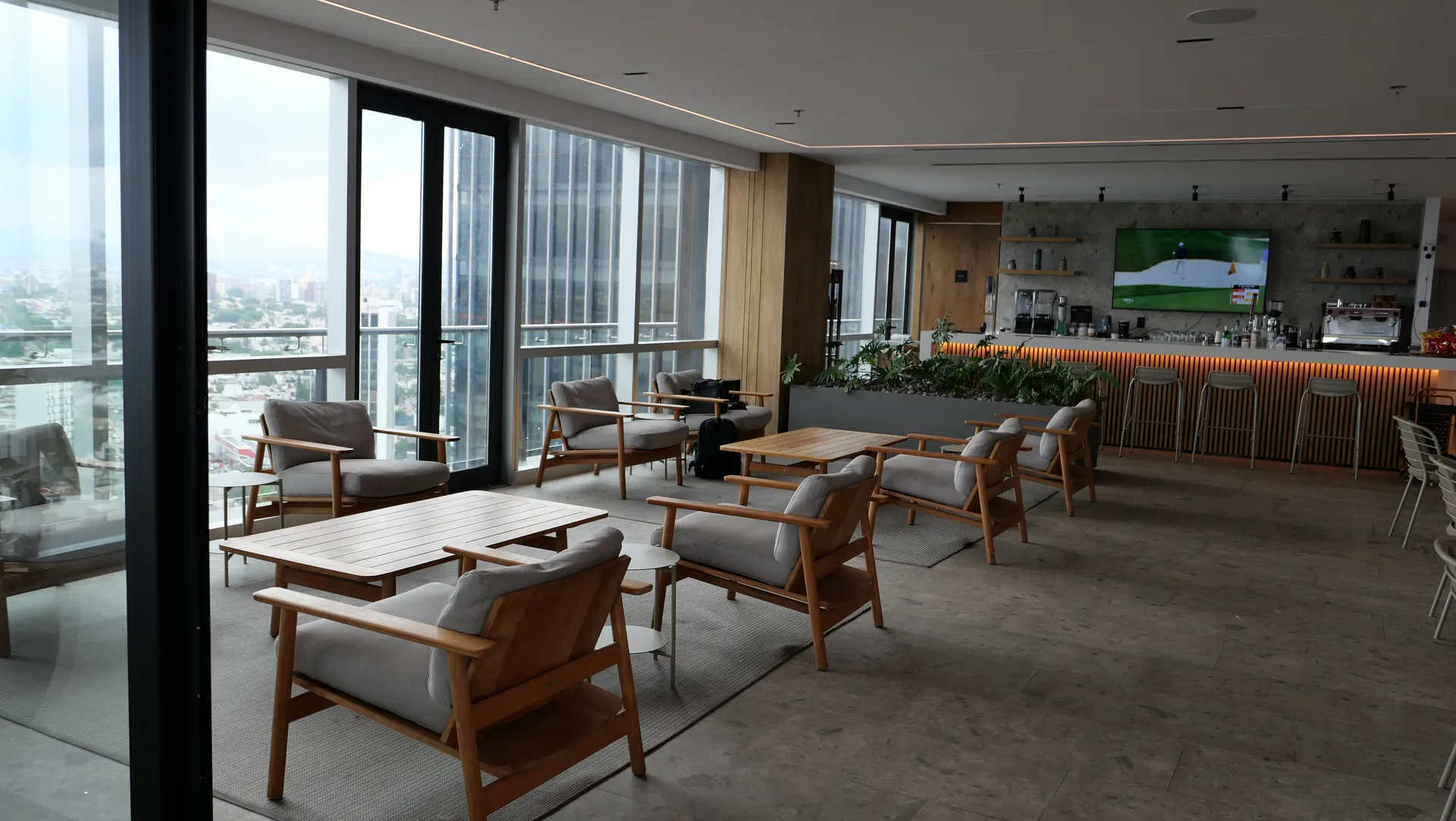 Social room con servicio de cafetería y pantallas
