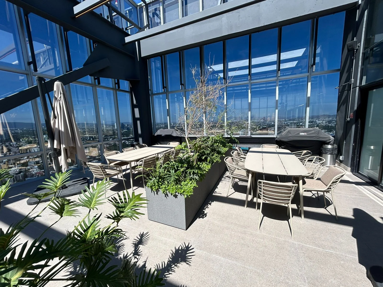 Terraza con asadores